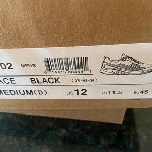 Orthofeet Race Black size 12M NEW in Package Never worn  Extra Inserts included